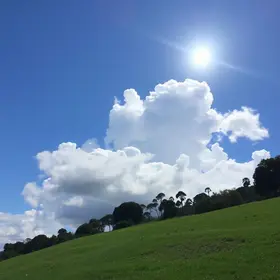 Previsão do tempo hoje para São Bernardo do Campo (SP): sol com algumas nuvens; chove rápido durante o dia e à noite
